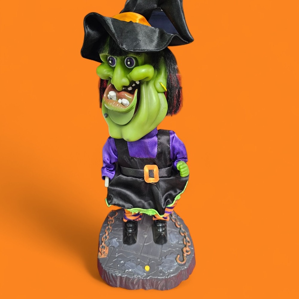 2001-02 Gemmy Halloween Animated Big Head Dancing Witch sings "I Want Candy"READ